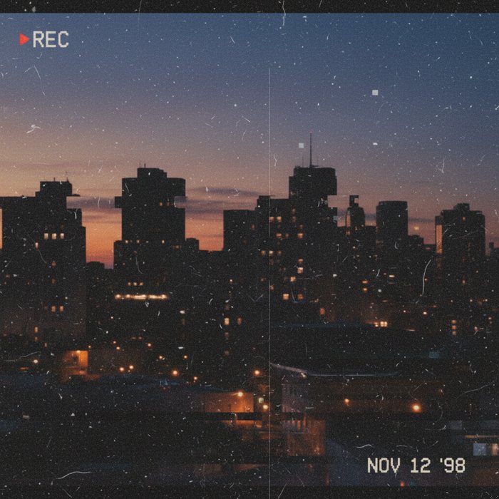 кадр из короткометражного фильма, городской пейзаж в сумерках, фотореализм, высокое разрешение, после наложения белого шума и помех, создающих эффект старой видеокамеры, детали зданий видны, естественная цветопередача